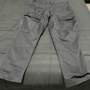 Nike Standard Fit Taper Leg Regular Length black pants. Medium